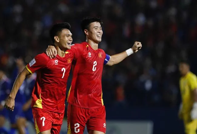 Hình ảnh biểu tượng an toàn và bảo mật tại hi8 cổng game, với các yếu tố như mã hóa dữ liệu và giấy phép hoạt động.