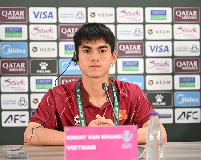 Hình ảnh minh họa quá trình thu thập và bảo vệ dữ liệu người dùng tại hi8 cổng game, với các lớp bảo mật và mã hóa.